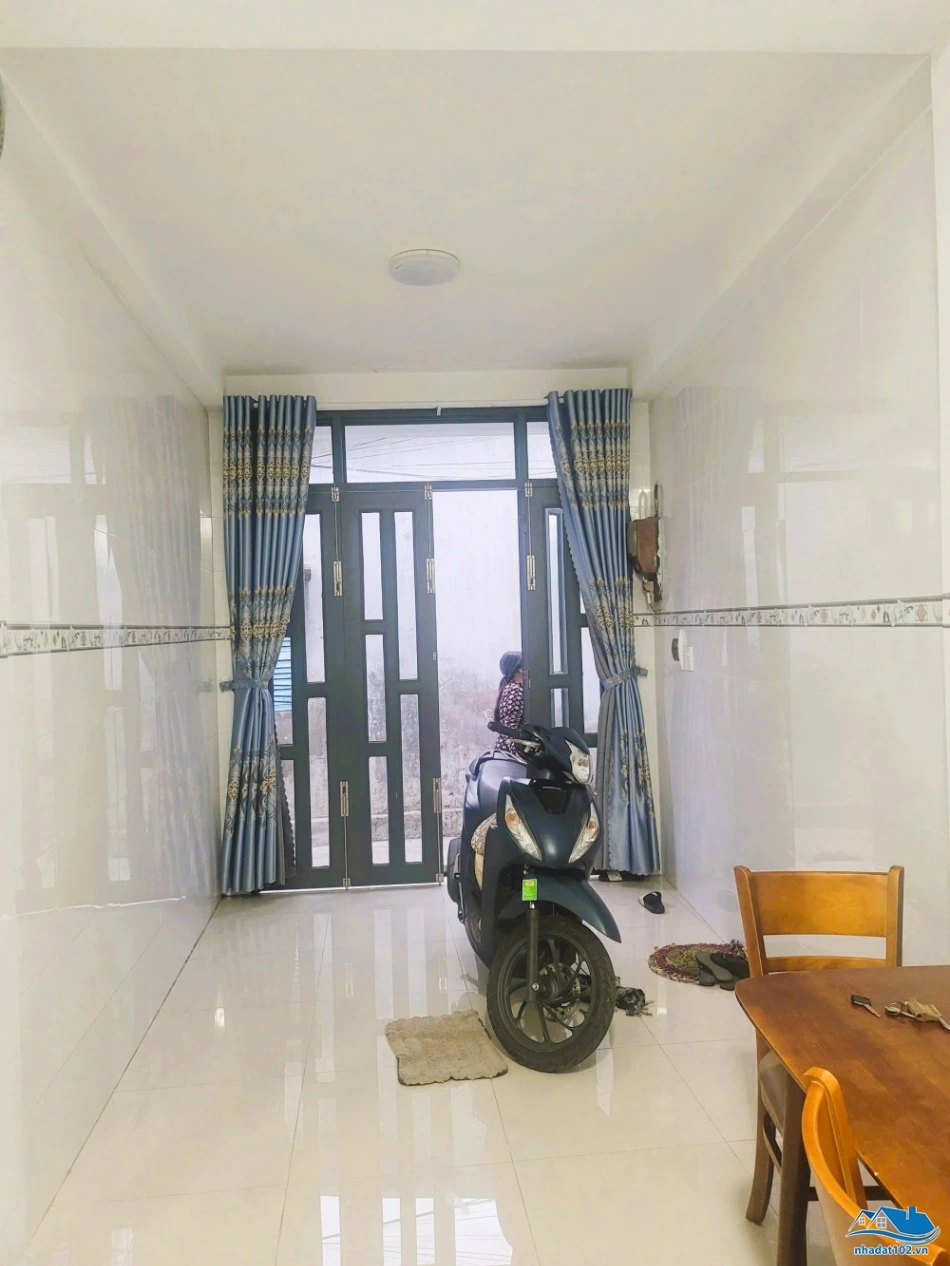 Bán nhà trệt 1 lầu (giấy tay) hẻm đường Nguyễn Thị Định - phía trên bờ (phường Vĩnh Hiệp, Tp Rạch Giá, Kiên Giang)